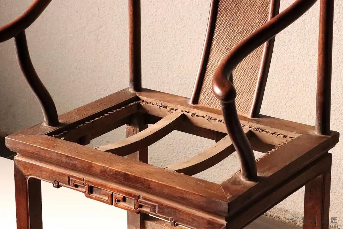 柞木家具日常清洁：温和操作，保护表面光泽(图1)