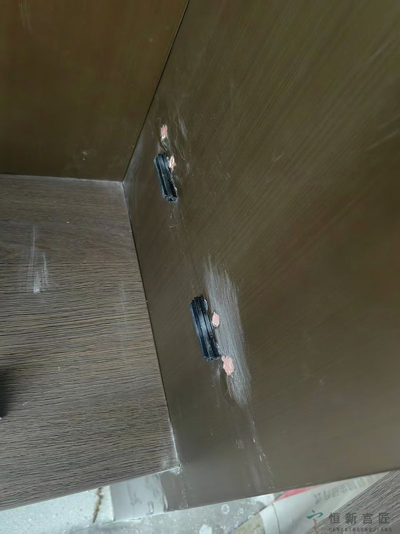 定制实木衣柜隔板断裂维修案例展示(图1)