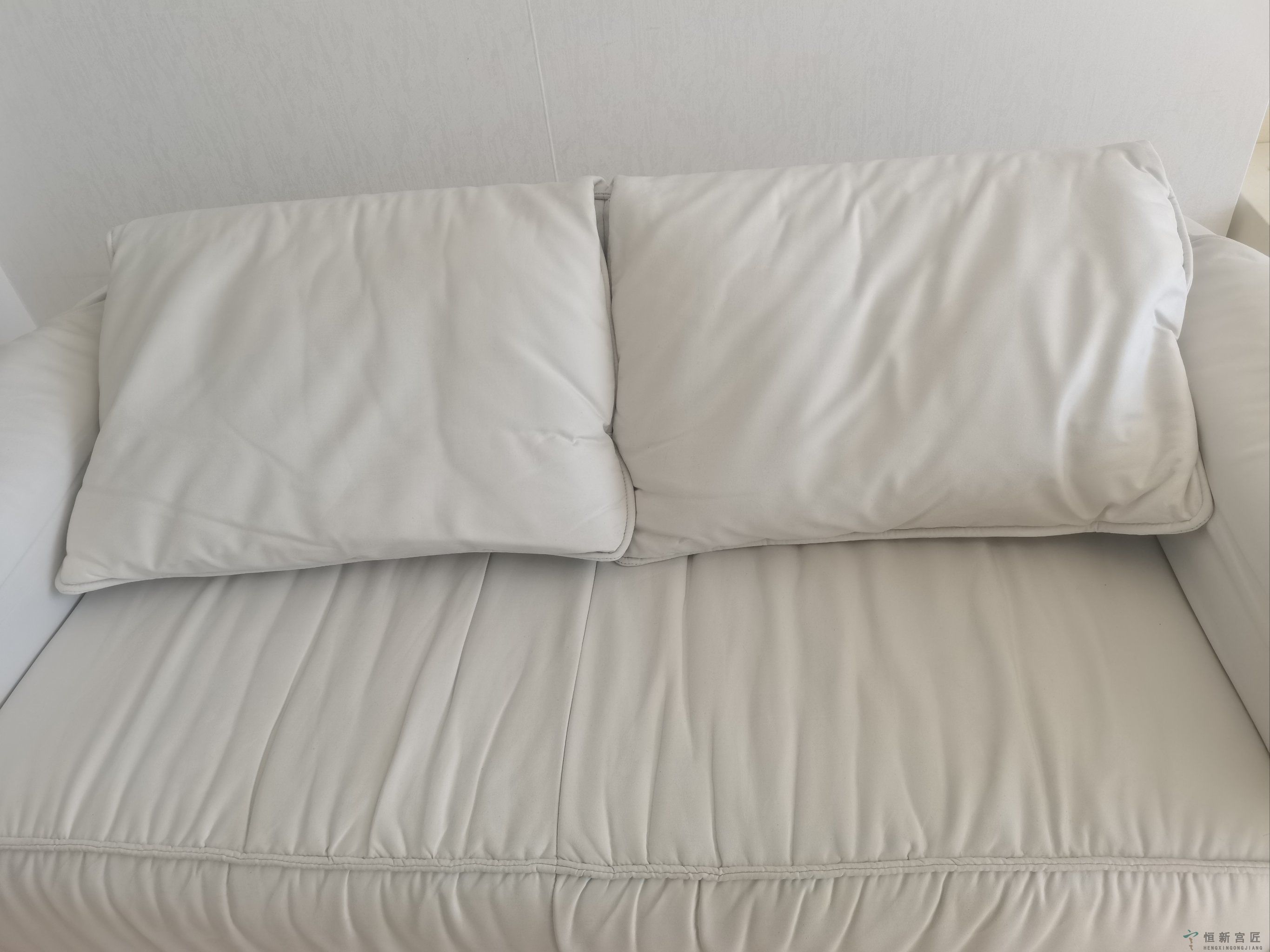 冬季布艺沙发保湿防潮:应对冬季 “两极气候”,保护面料弹性(图1)