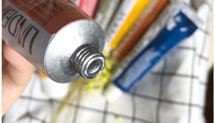 蜂蜡防开裂的核心原理-不同材质实木家具蜂蜡保养时间表(图1)