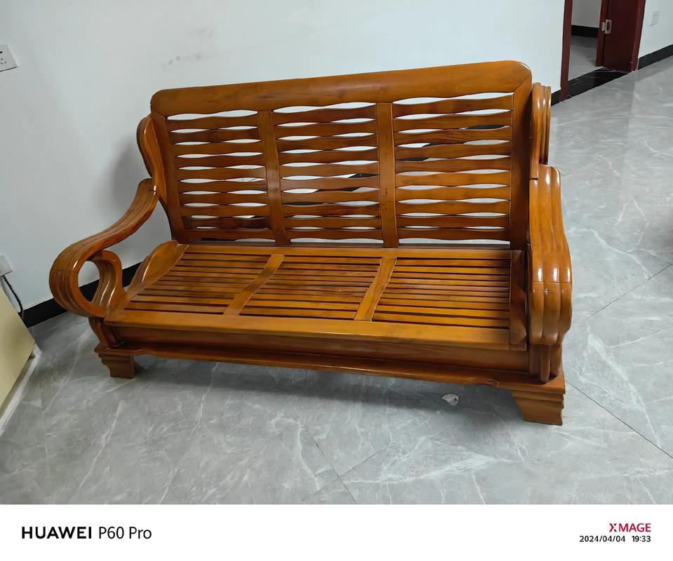 实木沙发冬季出现开裂、变形、漆面老化等问题保养关键(图1)