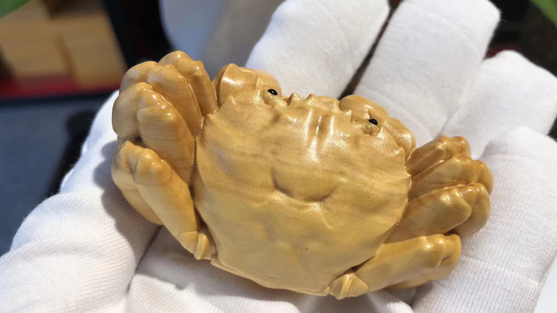 木雕工艺品防护处理：定期上油/打蜡，预防虫蛀(图1)