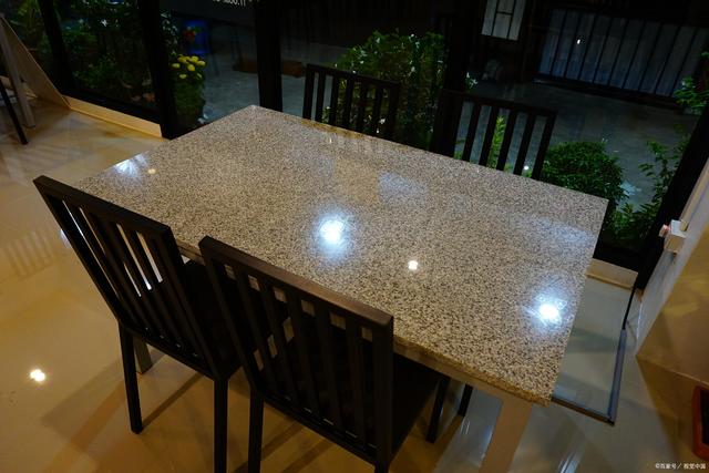 岩板家具保养油攻略：频率+步骤+禁忌，新手也能会(图1)