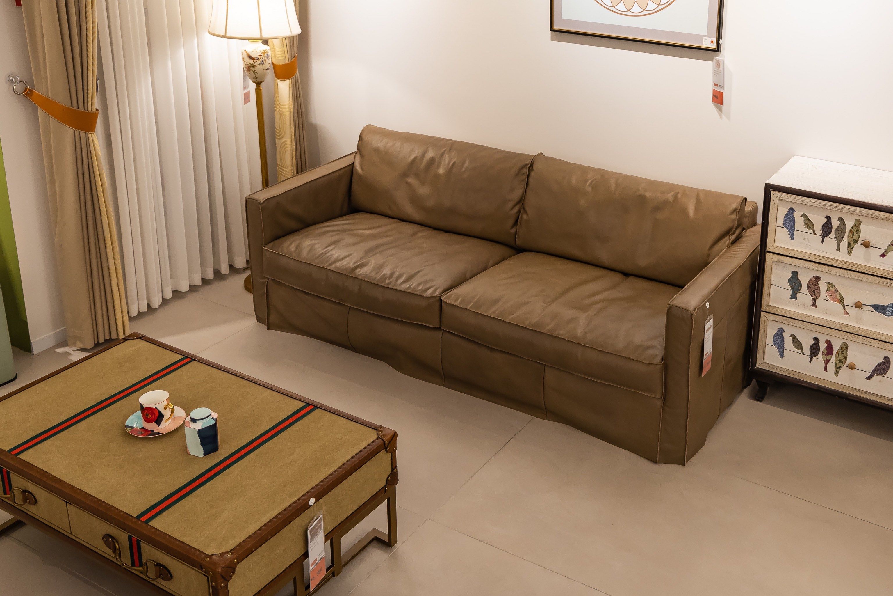 皮质沙发救星来了：从污渍到划痕，5步修复术比师傅省千元！(图1)