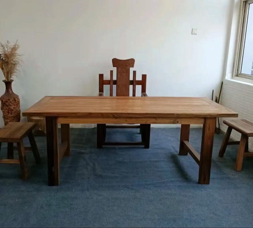 防干防湿、防刮防烫——老榆木餐桌日常防护和定期养护，能有效避免开裂变形(图1)