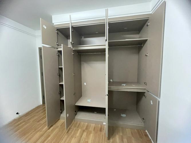 南方湿冷冬季：衣柜发霉、地板打滑？3 个低成本防潮技巧，比除湿机更省心(图2)