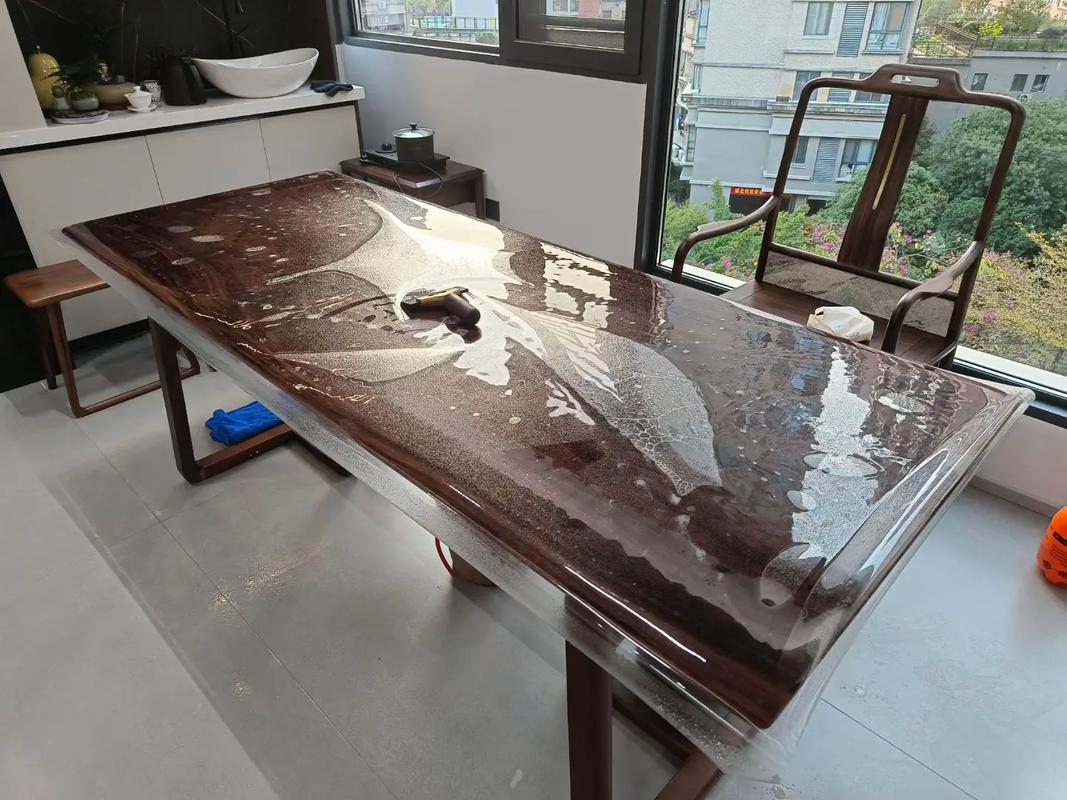 省钱攻略：家具刮花不用扔，专业贴膜维修，接住家居消费降级红利(图1)