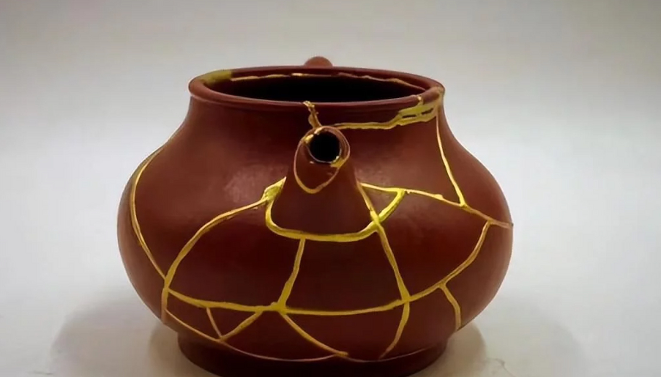 拒绝"以旧换新"！维修经济崛起，瓷器卫浴修复正当时(图1)