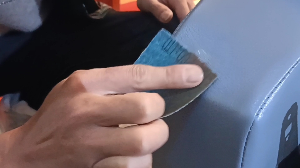 旧物改造成新风尚！皮革破损维修+沙发翻新，给家具第二次生命(图1)