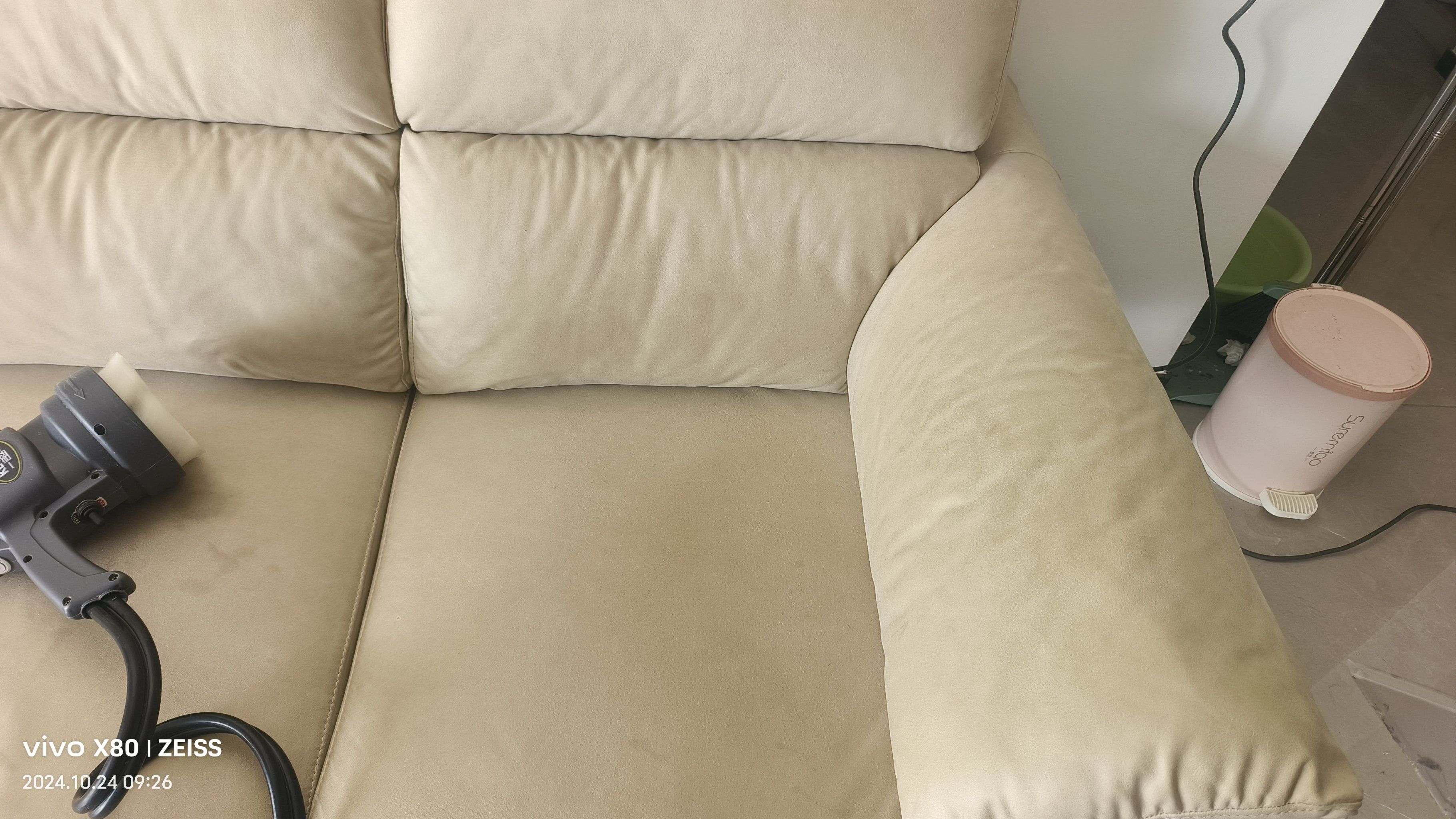 家居 “以旧焕新” 热潮来袭，沙发清洗+皮革破损维修，告别闲置浪费(图1)