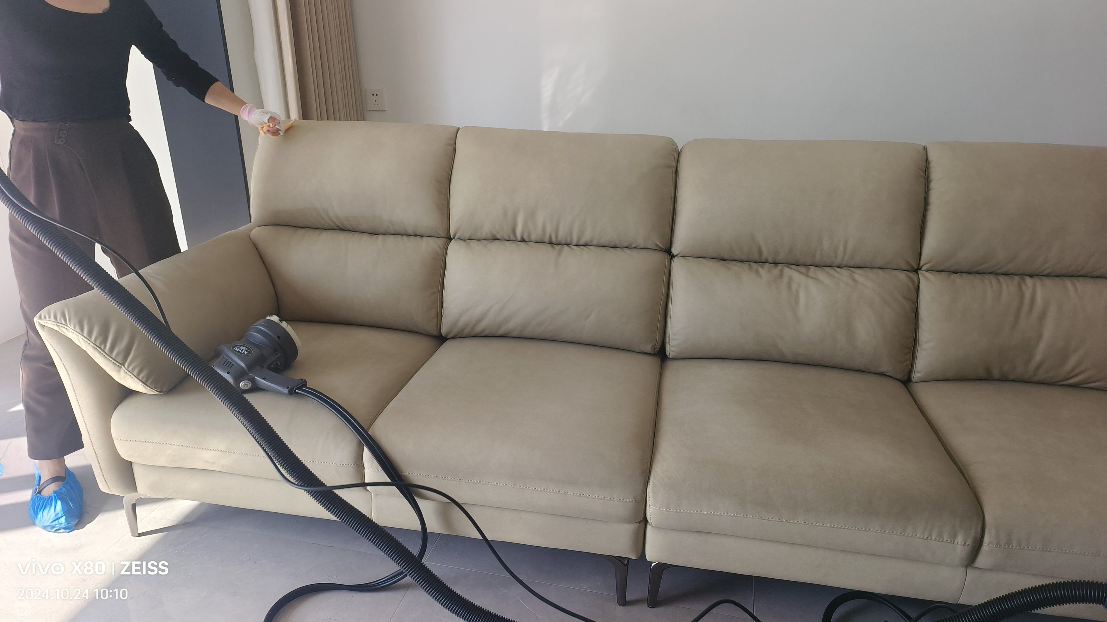 家居 “以旧焕新” 热潮来袭，沙发清洗+皮革破损维修，告别闲置浪费(图2)