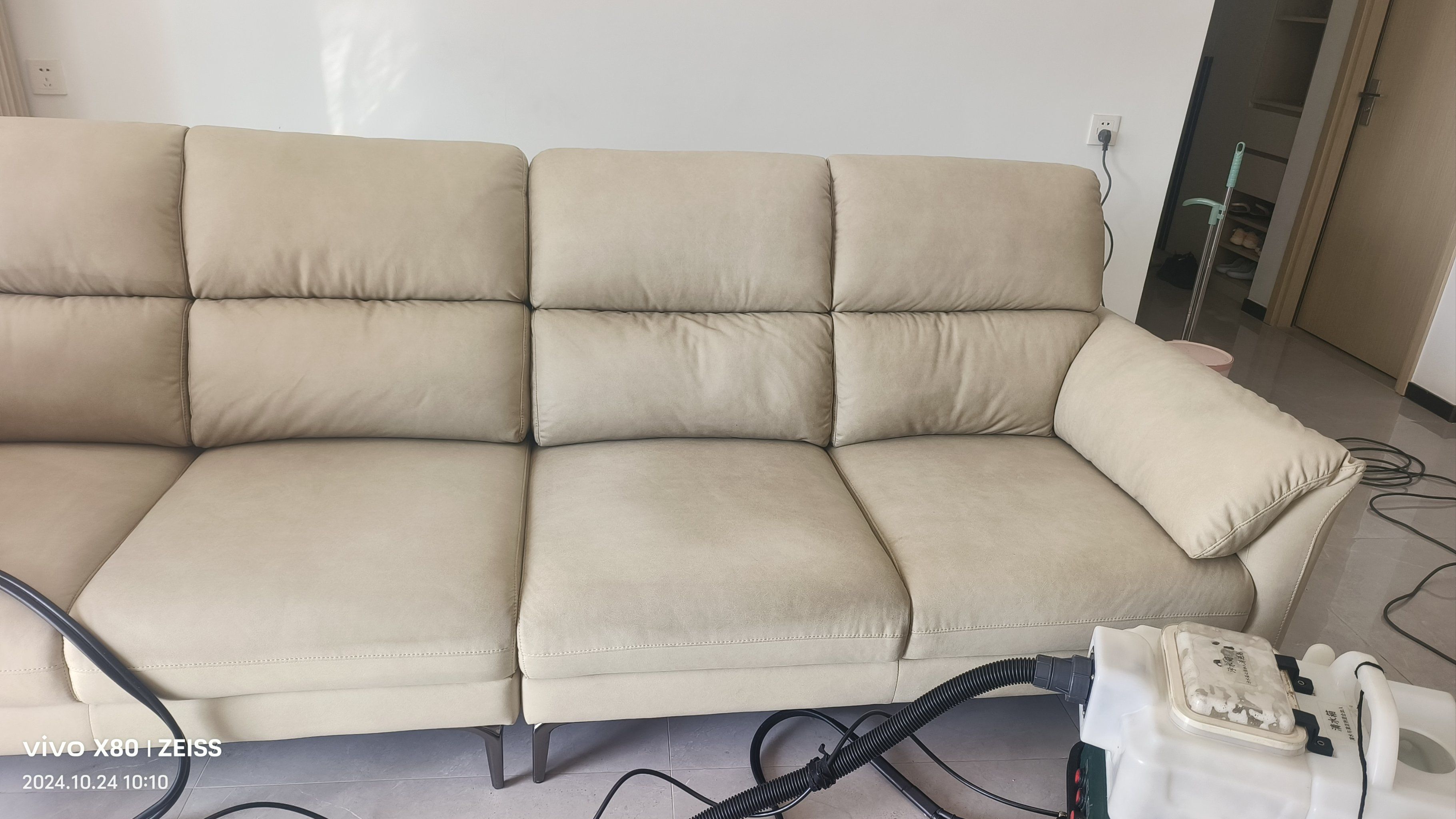 家居 “以旧焕新” 热潮来袭，沙发清洗+皮革破损维修，告别闲置浪费(图3)