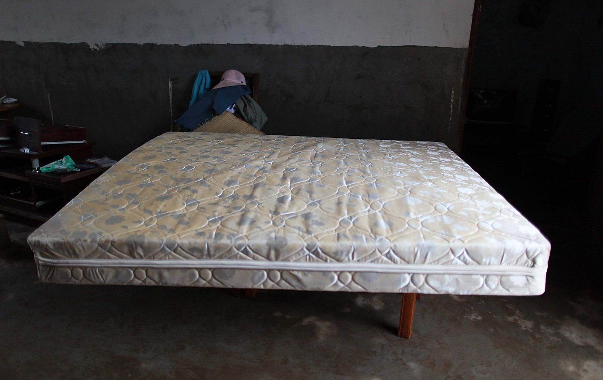 床垫塌陷修复：薄床垫/弹簧床垫凹陷，不用换垫的补救方法(图1)