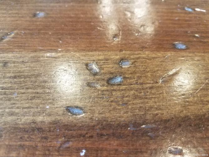 寒潮冻裂家具漆面不用愁，三步修补法让老物件重焕光泽(图1)