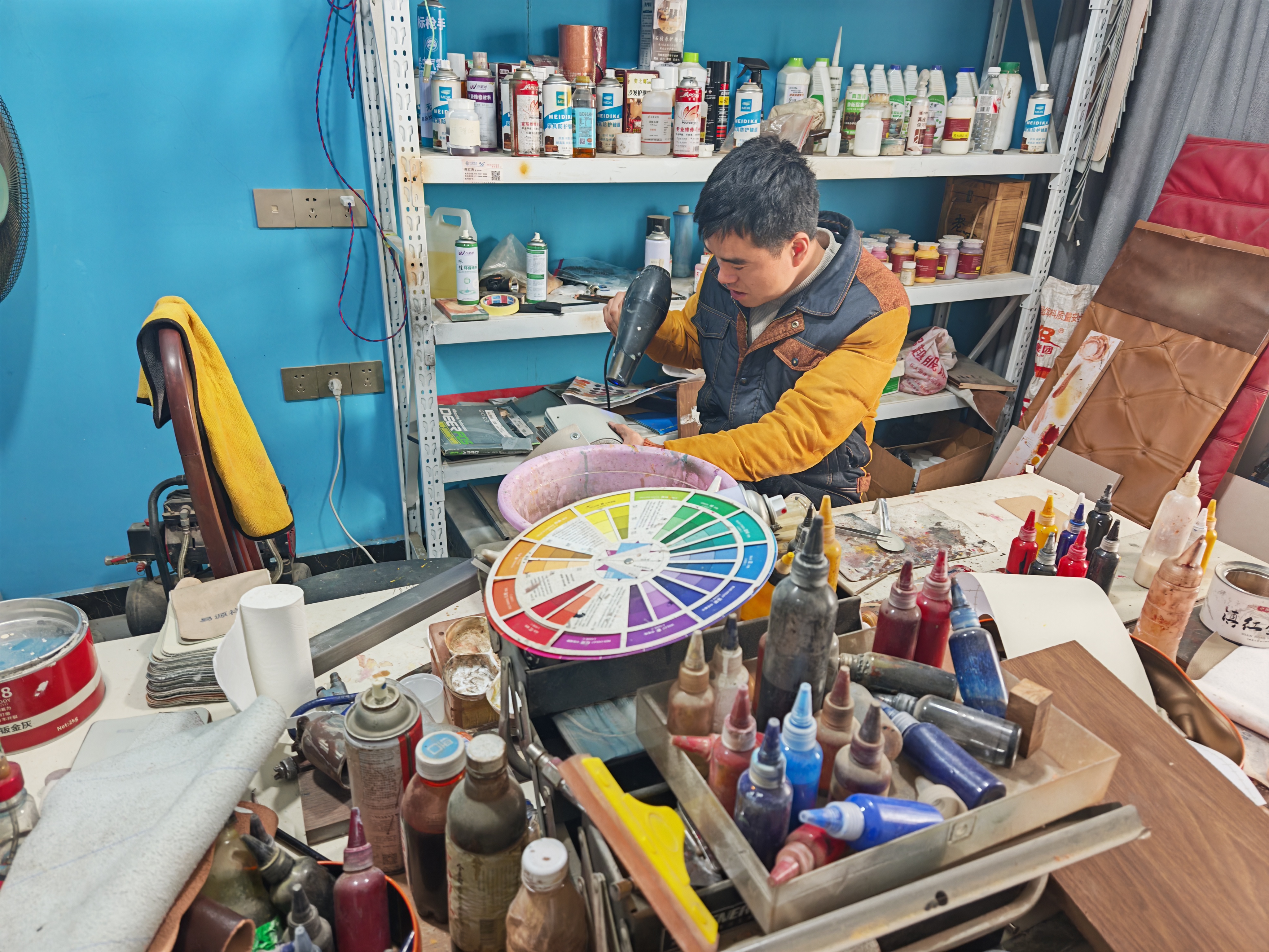 郑州恒新宫匠汽车座椅皮革破损修复培训,手把手教学无保留(图1)